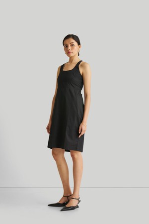 Fitted Knee Length Dress in Black from Reistor