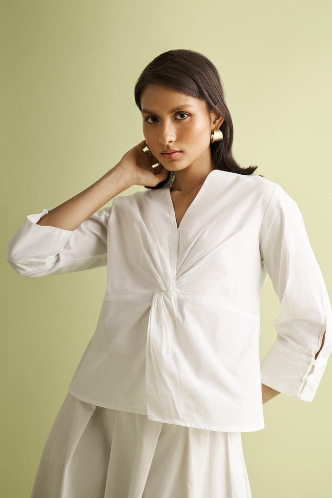 Front Twist Top in White from Reistor