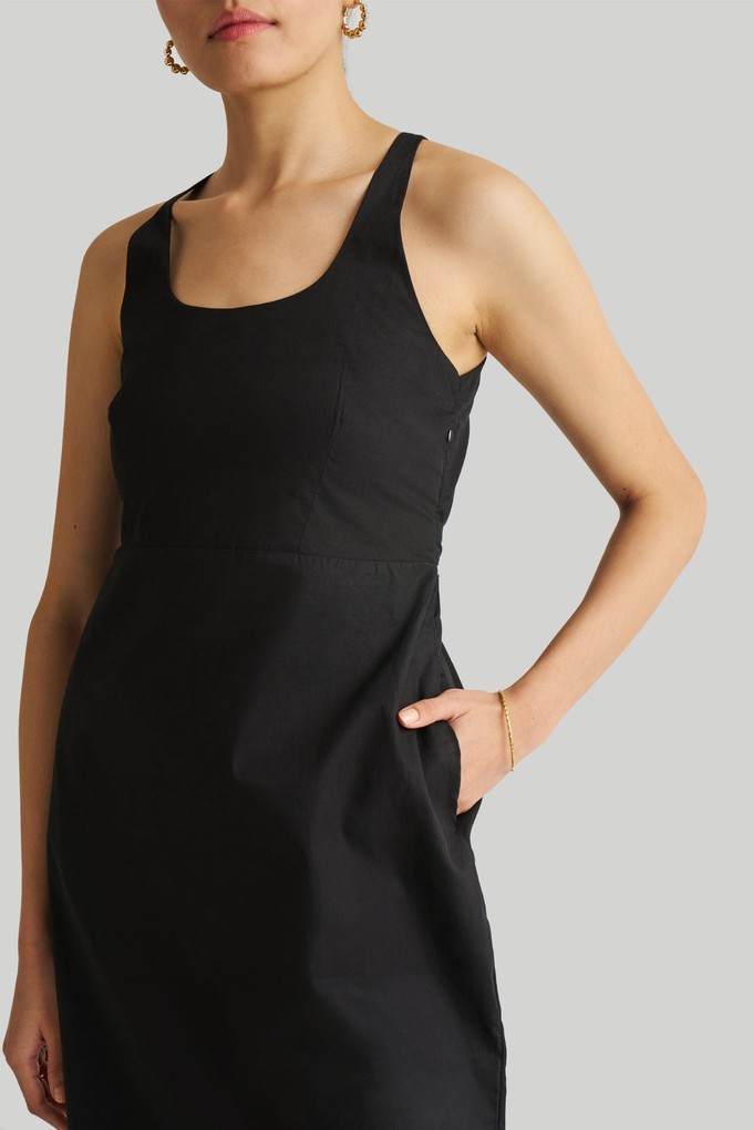 Fitted Knee Length Dress in Black from Reistor