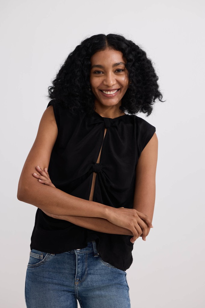 The Knot-so-Basic Top in Black from Reistor