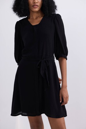 Short Black Dress with a Waist-tie in Black from Reistor