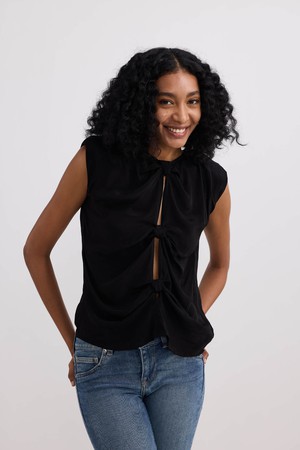 The Knot-so-Basic Top in Black from Reistor