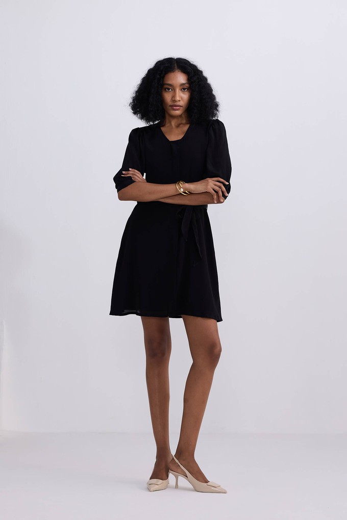 Short Dress with a Waist-tie in Black from Reistor