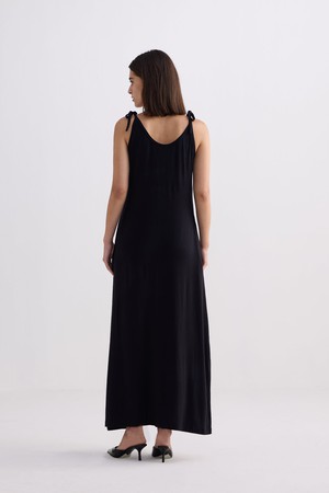 Tie-Detail Maxi Dress in Black from Reistor