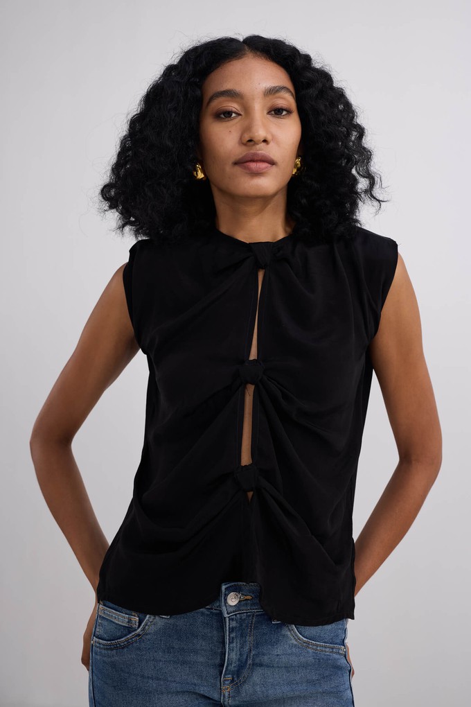 The Knot-so-Basic Top in Black from Reistor