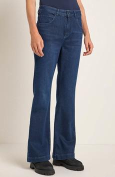 Flared jeans dark blue via Sophie Stone