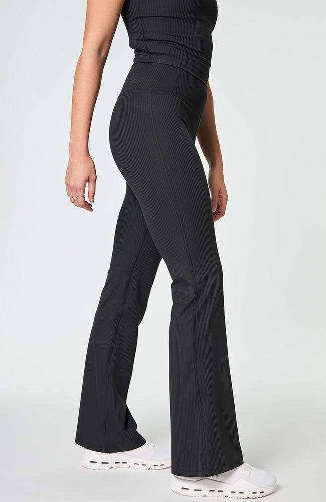 Compressive rib flare legging zwart from Sophie Stone