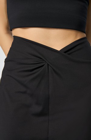 Compressive twist skort zwart from Sophie Stone