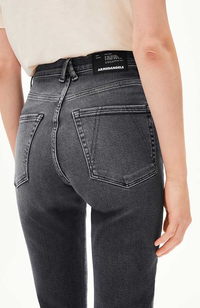 Lejaani straight leg jeans licorice from Sophie Stone