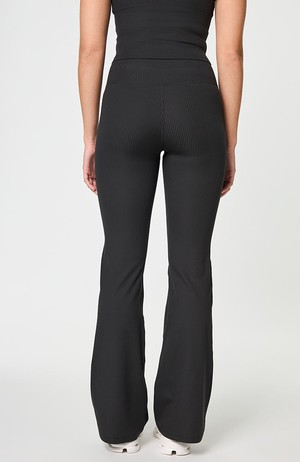 Compressive rib flare legging zwart from Sophie Stone