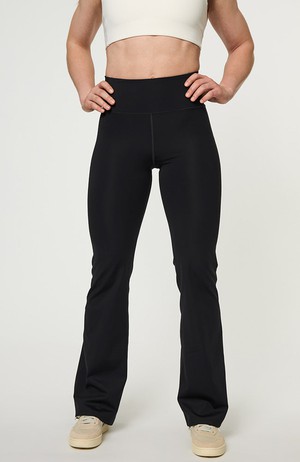 Compressive high-rise flared legging zwart from Sophie Stone