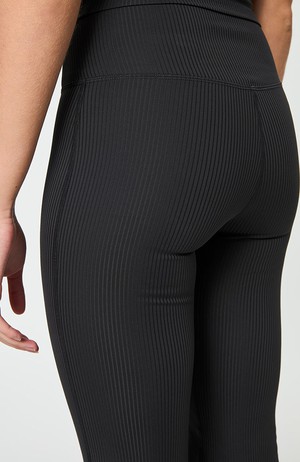 Compressive rib flare legging zwart from Sophie Stone