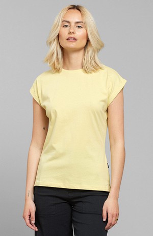 Visby t-shirt dusty yellow from Sophie Stone