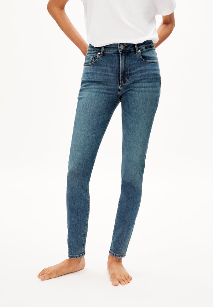 Tillaa Jeans | Mid Waist Skinny | Tinted Blue from The Blind Spot