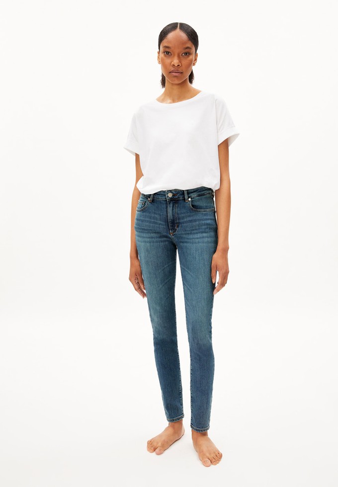 Tillaa Jeans | Mid Waist Skinny | Tinted Blue from The Blind Spot