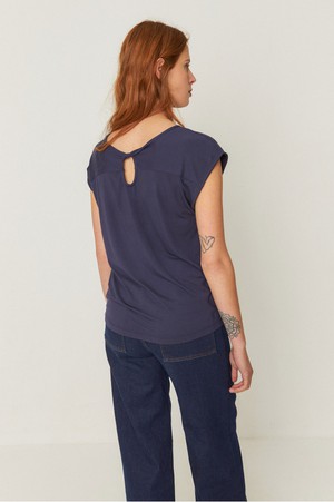 T-shirt Zur-4 Navy Violet from The Blind Spot