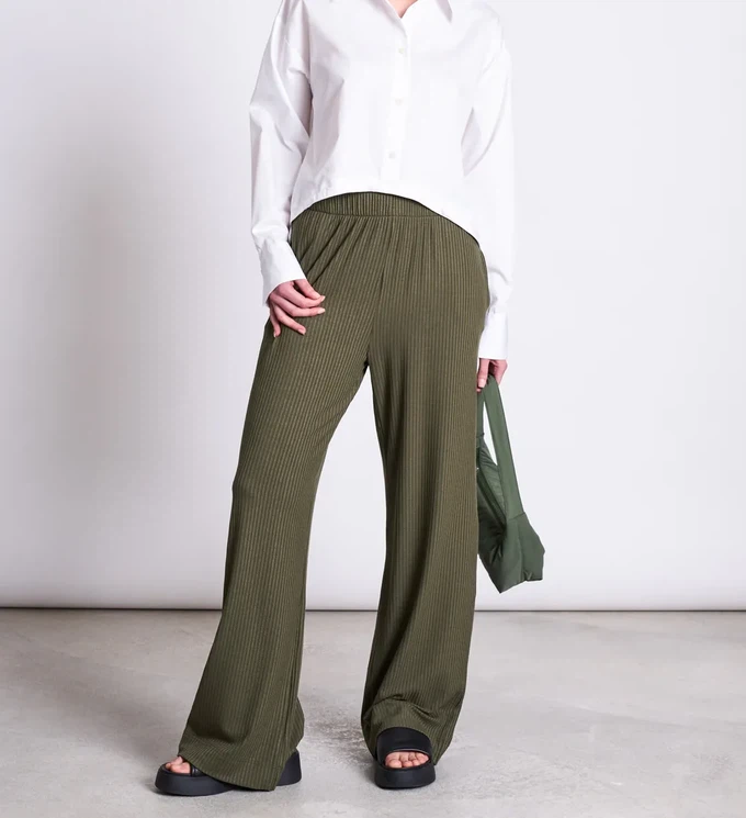 Broek Smilla Lyocell Rib Dark Olive from The Blind Spot