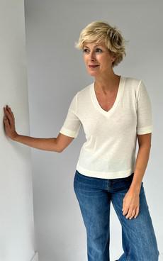 CAROL FINE MERINO V-NECK TOP via The Make