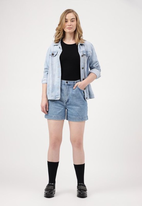 Re.Street Rebel | Gerade geschnittene Shorts mit hoher Taille in Hellindigoblau from Un Denim