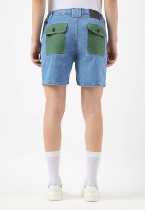 Re.Street Rebel | Gerade geschnittene Shorts mit hoher Taille in Dunkelindigoblau from Un Denim