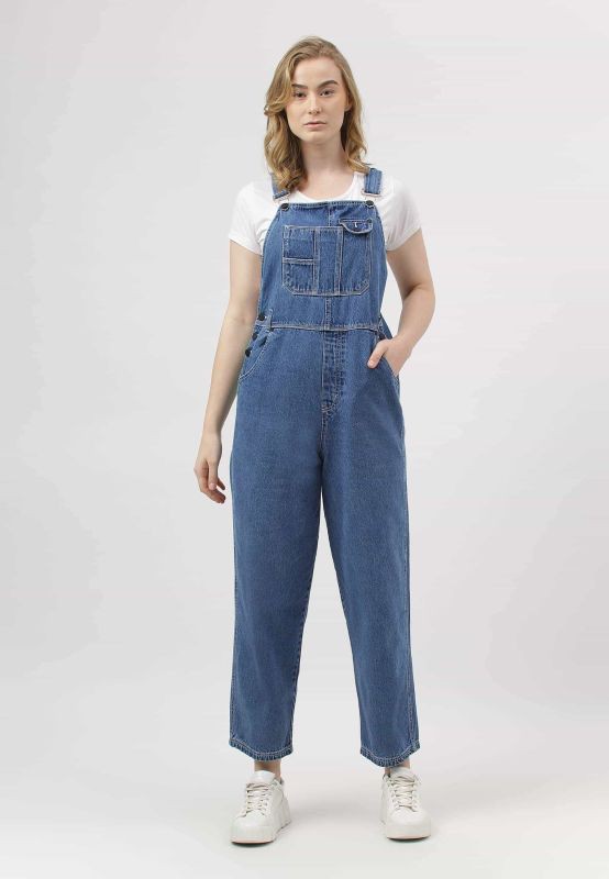 Re.Street Rebel | Kurze Baggy-Latzhose in Mittelindigo from Un Denim