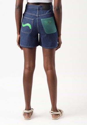 UnWaste Pledge | Shorts mit hoher Taille und Mom-Fit in dunklem Indigoblau from Un Denim