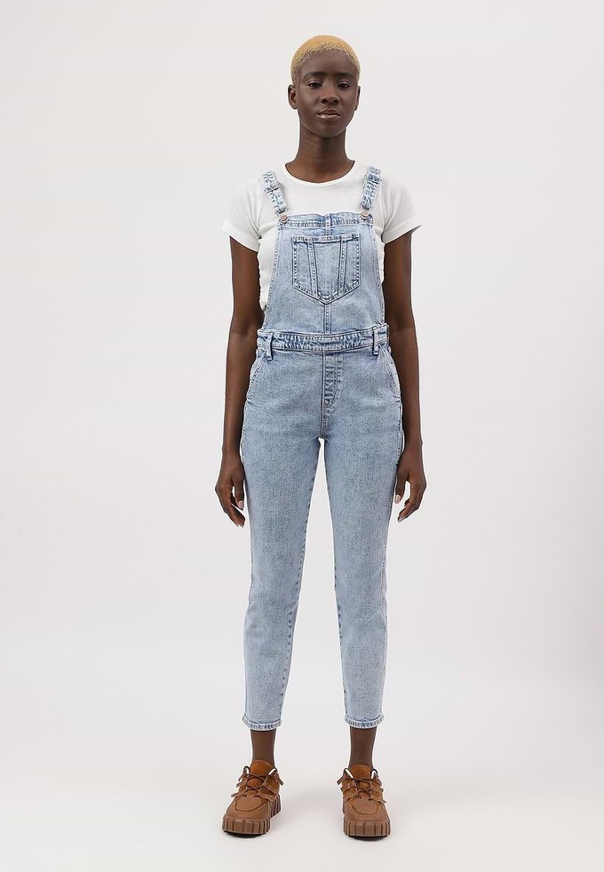 UnExcess Pledge | Kurze, schmale Latzhose in Hellindigoblau from Un Denim