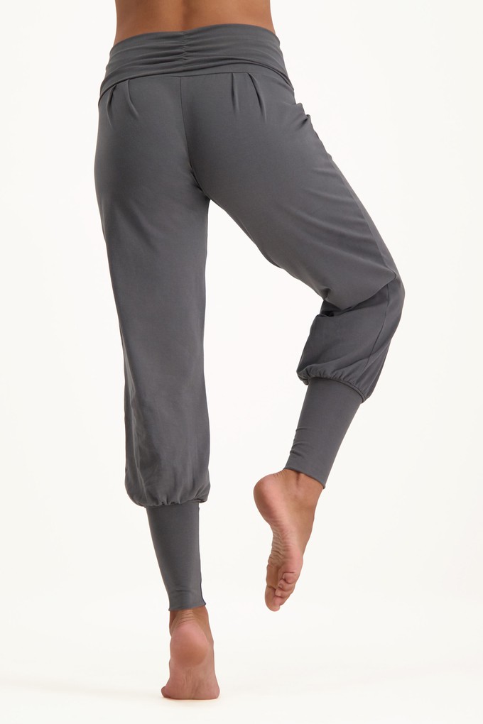 Devi Yoga-Hose – Charcoal from Urban Goddess