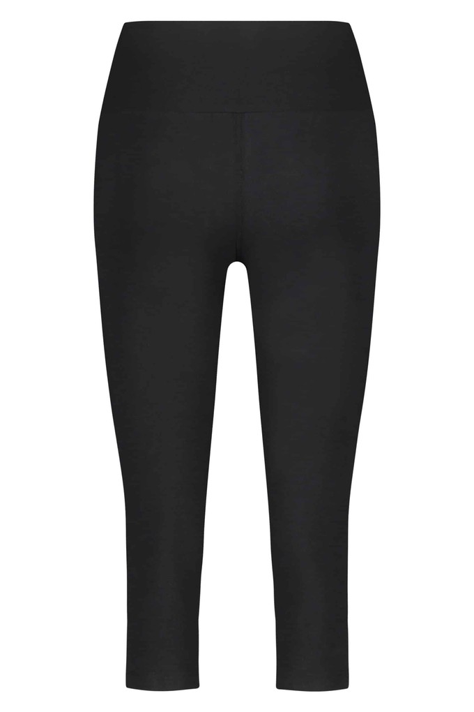 Satya Yoga Capri Legging – Urban Black from Urban Goddess