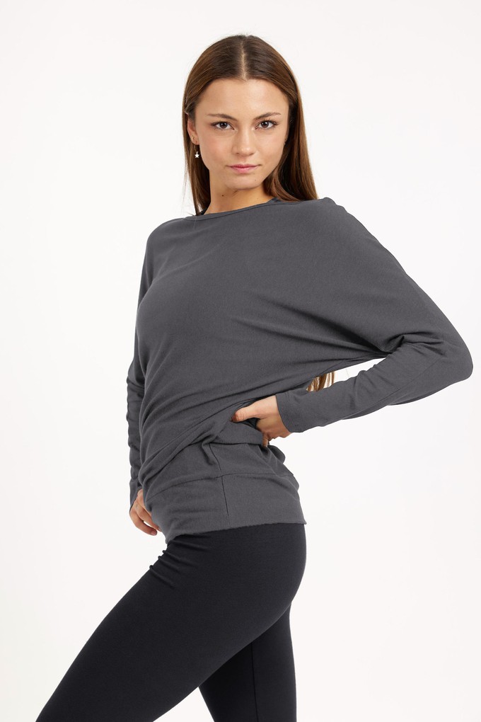 Budhi Longsleeve Yoga Shirt – Charcoal from Urban Goddess