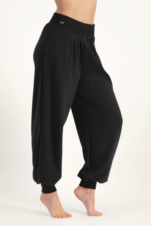 Jaya Yoga Haremshose – Onyx Black from Urban Goddess