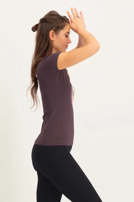 Om Core Yoga Tee – Berry from Urban Goddess