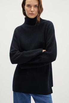 The Woolen Sleek High-neck - Blue Navy via Urbankissed