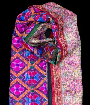 Kantha sjaal hergebruikte zijde roze ikat motief from Via India