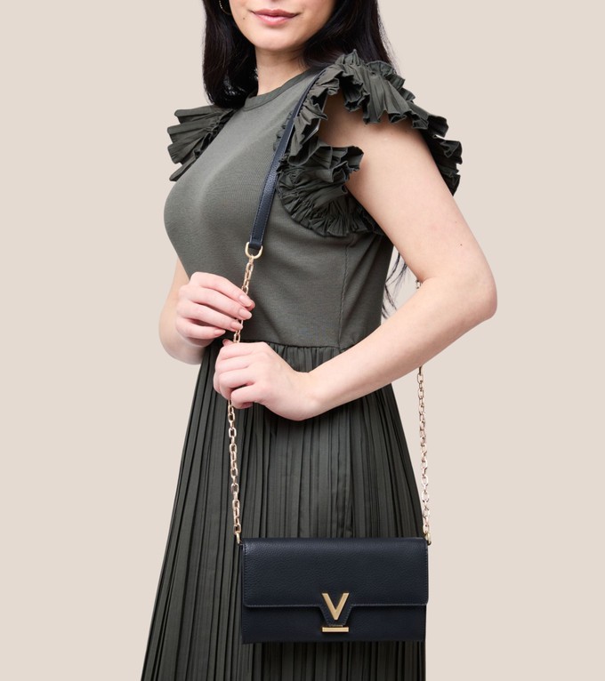 Luella Vegan Bio-Based Bamboo Leather Chain Purse in Black from Votch Luella Vegan Bio-Based Bamboo Leather Chain Purse in Black from Votch