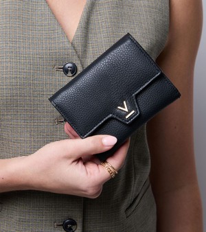 Clemmie Vegan Bio-Based Bamboo Trifold purse in black from Votch