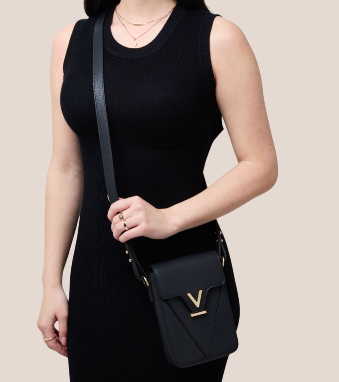 Luna Compact Vegan Bio-Based Bamboo Phone Bag in Black from Votch Luna Compact Vegan Bio-Based Bamboo Phone Bag in Black from Votch