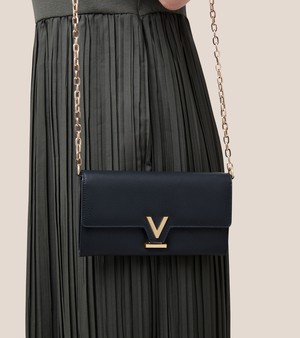 Luella Vegan Bio-Based Bamboo Leather Chain Purse in Black from Votch Luella Vegan Bio-Based Bamboo Leather Chain Purse in Black from Votch