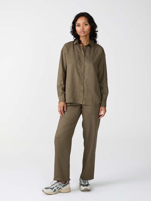 olive Pants made from TENCEL Lyocell from Yahmo