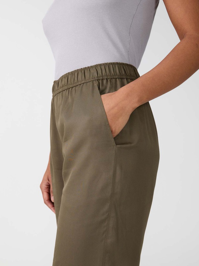 olive Pants made from TENCEL Lyocell from Yahmo